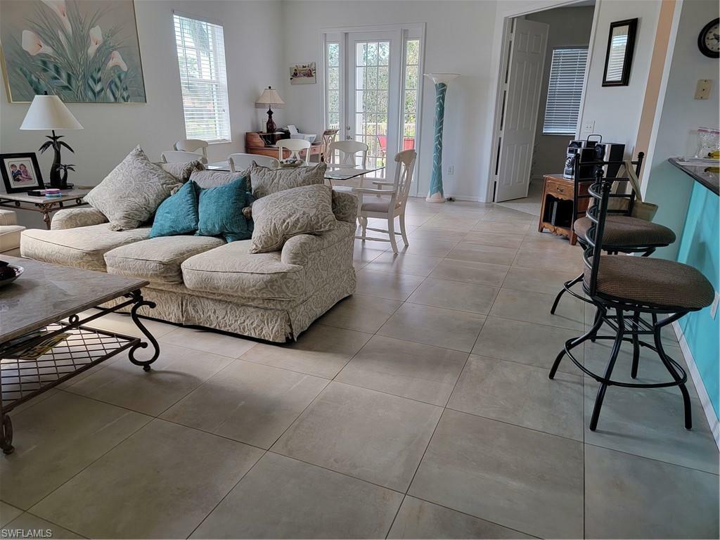 Property Photo: 1020 Peggy Cir 103 FL 34113