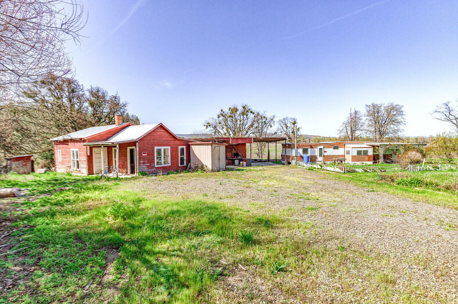 Property Photo: 994 Yankee Creek Road OR 97524