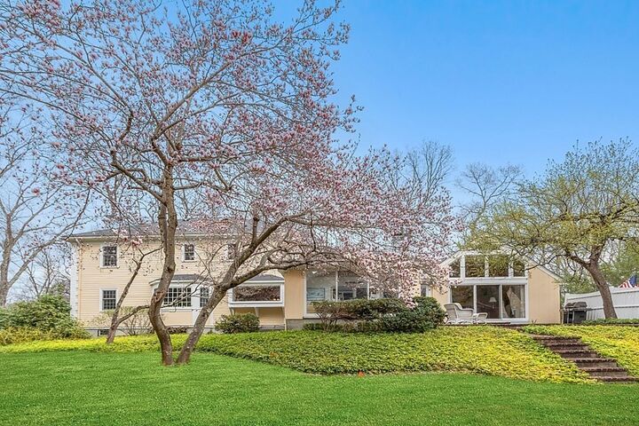 Property Photo: 11 Wethersfield Drive MA 01810