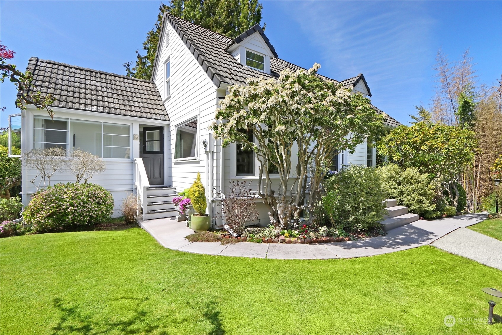 Property Photo:  1055 Daley Street  WA 98020 