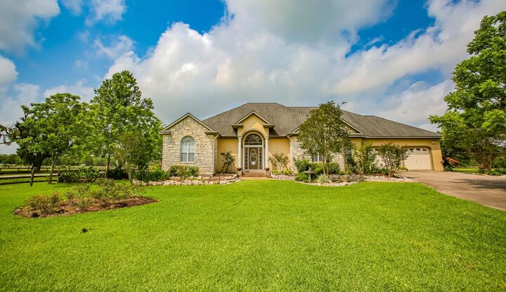 Property Photo:  1092 Riverview Ranch  TX 77422 