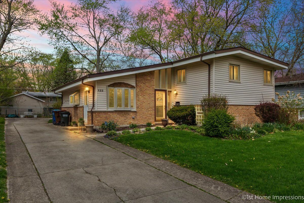 Property Photo:  122 Warwick Street  IL 60466 
