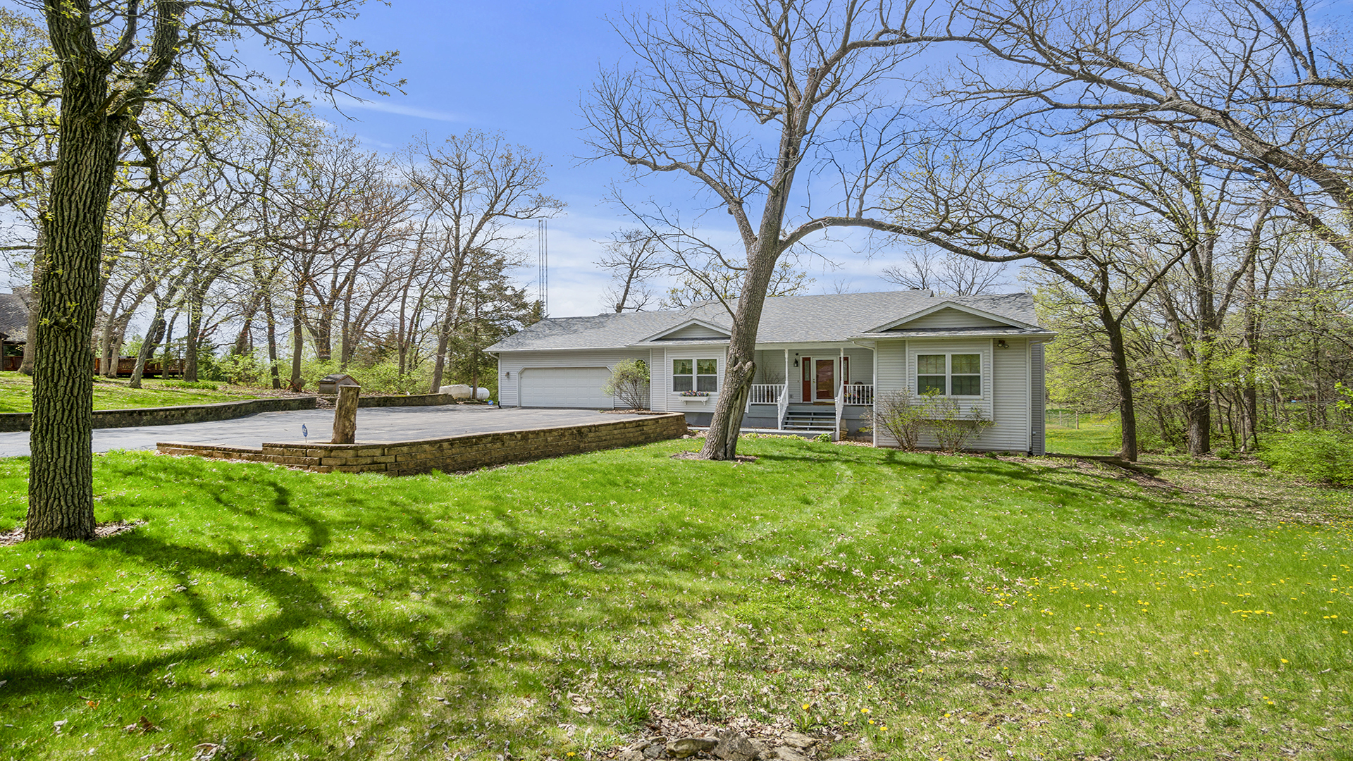 Property Photo:  14050 Hauley Road  IL 61024 