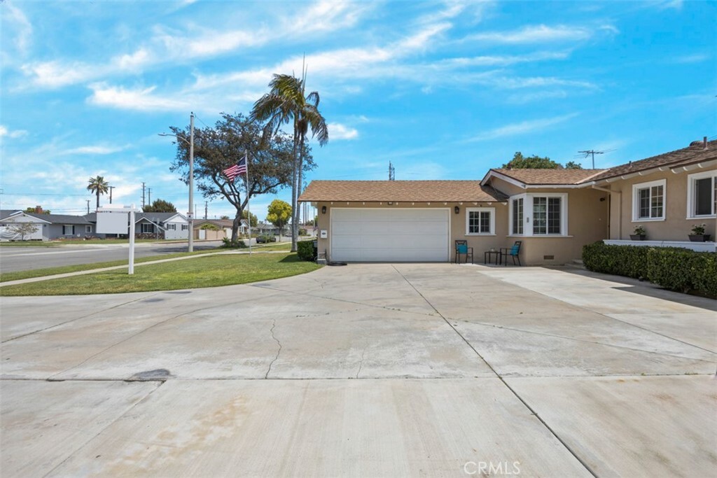 Property Photo:  2750 W Monroe Avenue  CA 92801 