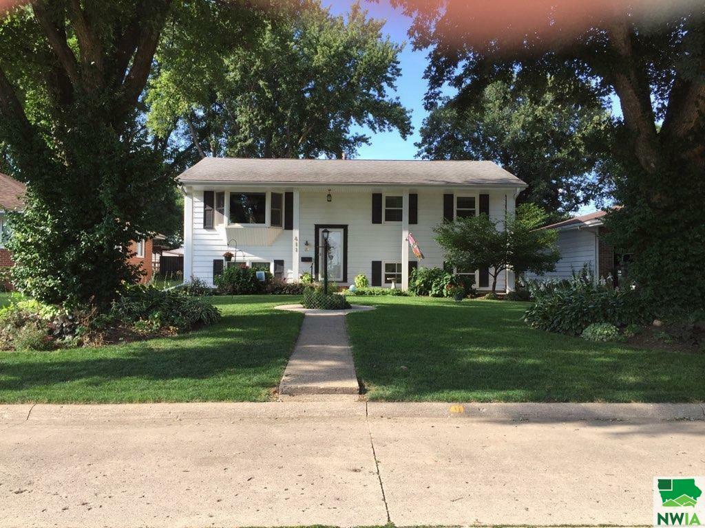 Property Photo:  411 Calvin St  IA 51039 