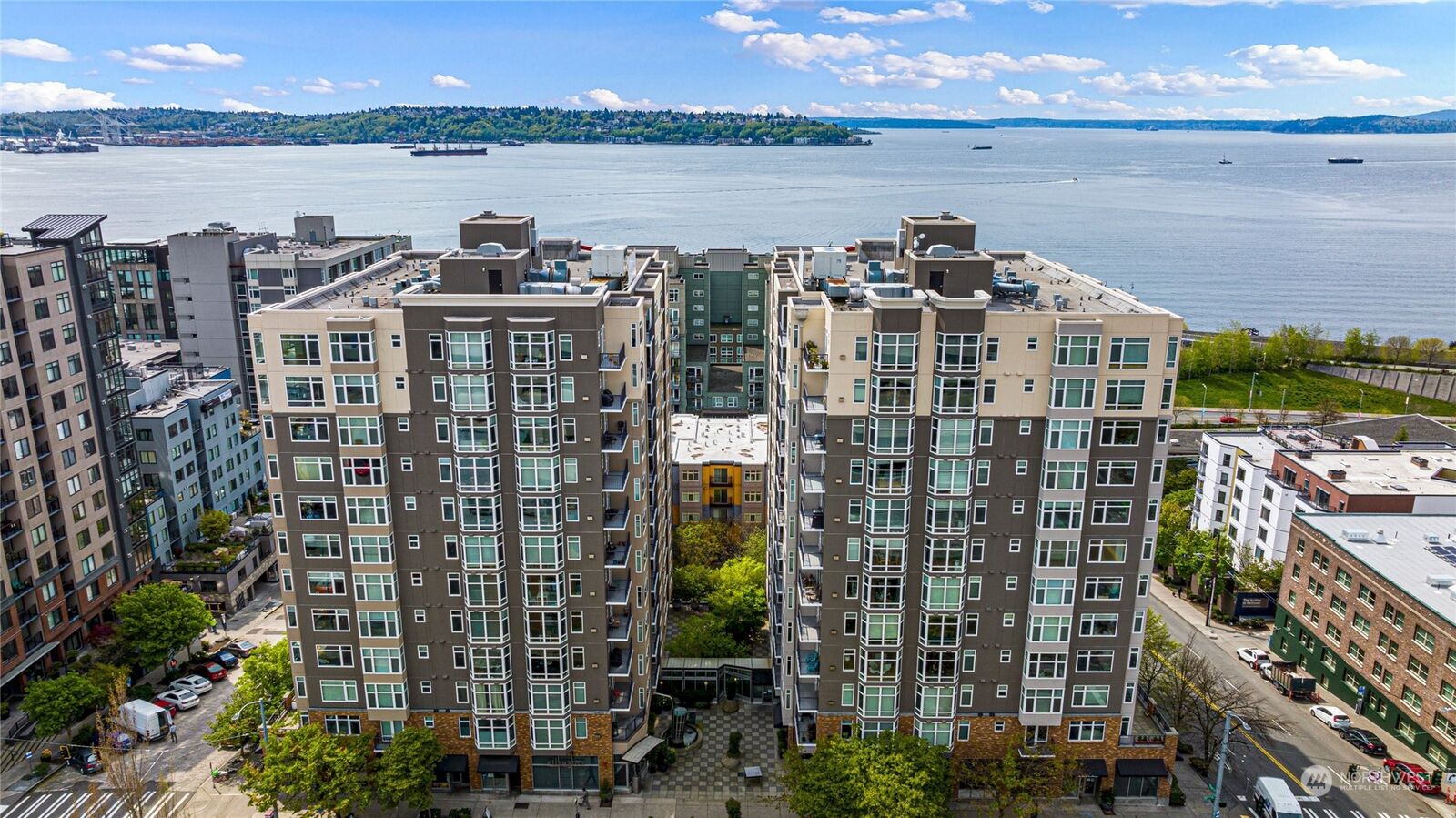 Property Photo:  2801 1st Avenue 1109  WA 98121 