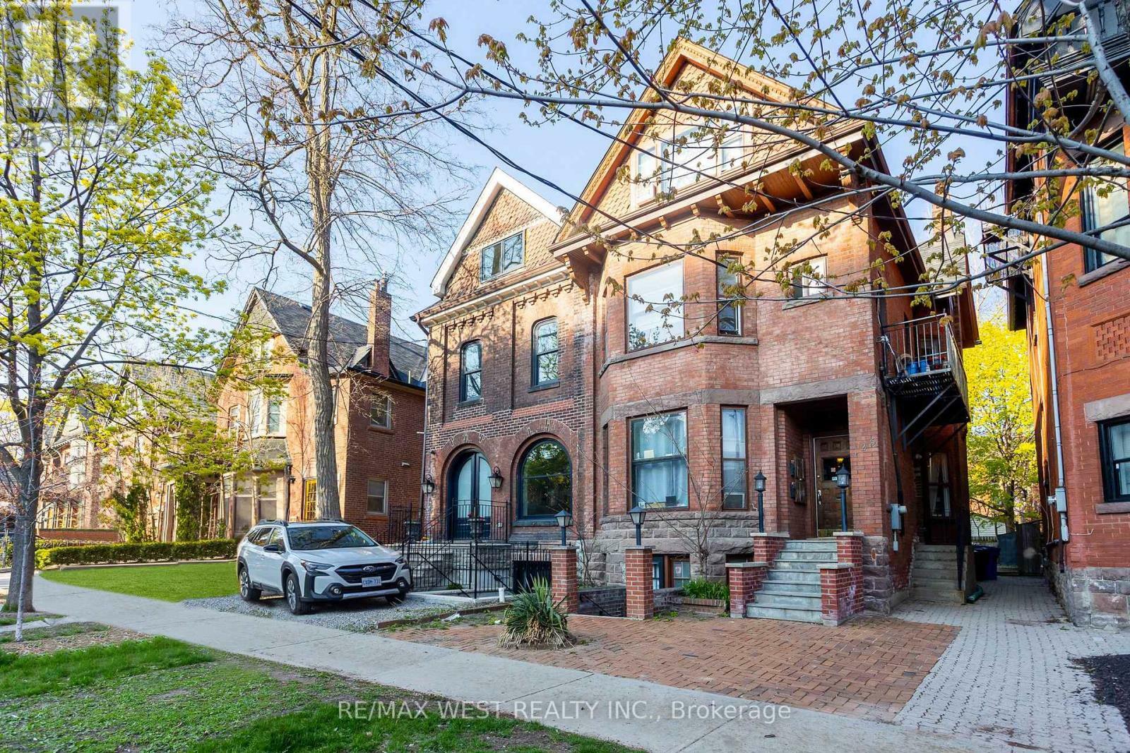 Property Photo:  125 Madison  ON M5R2S3 