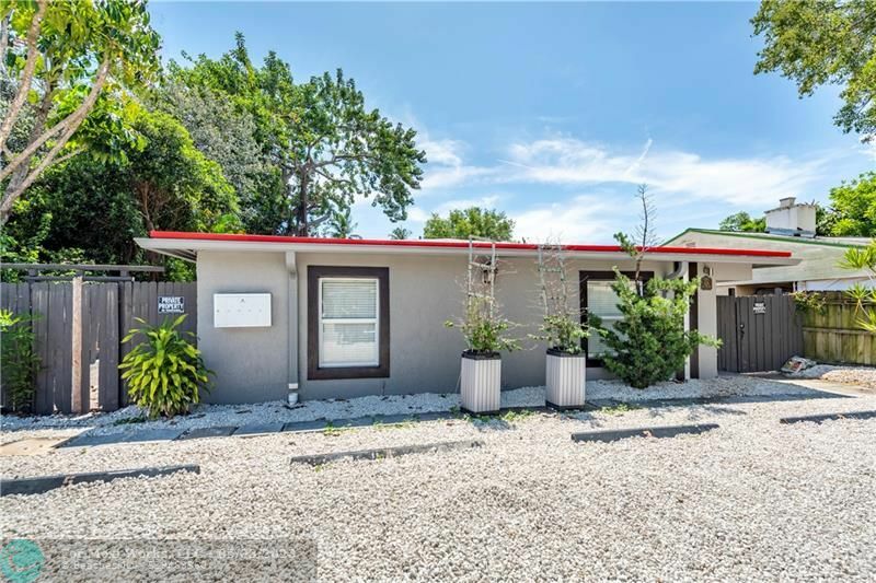 Property Photo: 628 NE 8th Ave 2 FL 33304