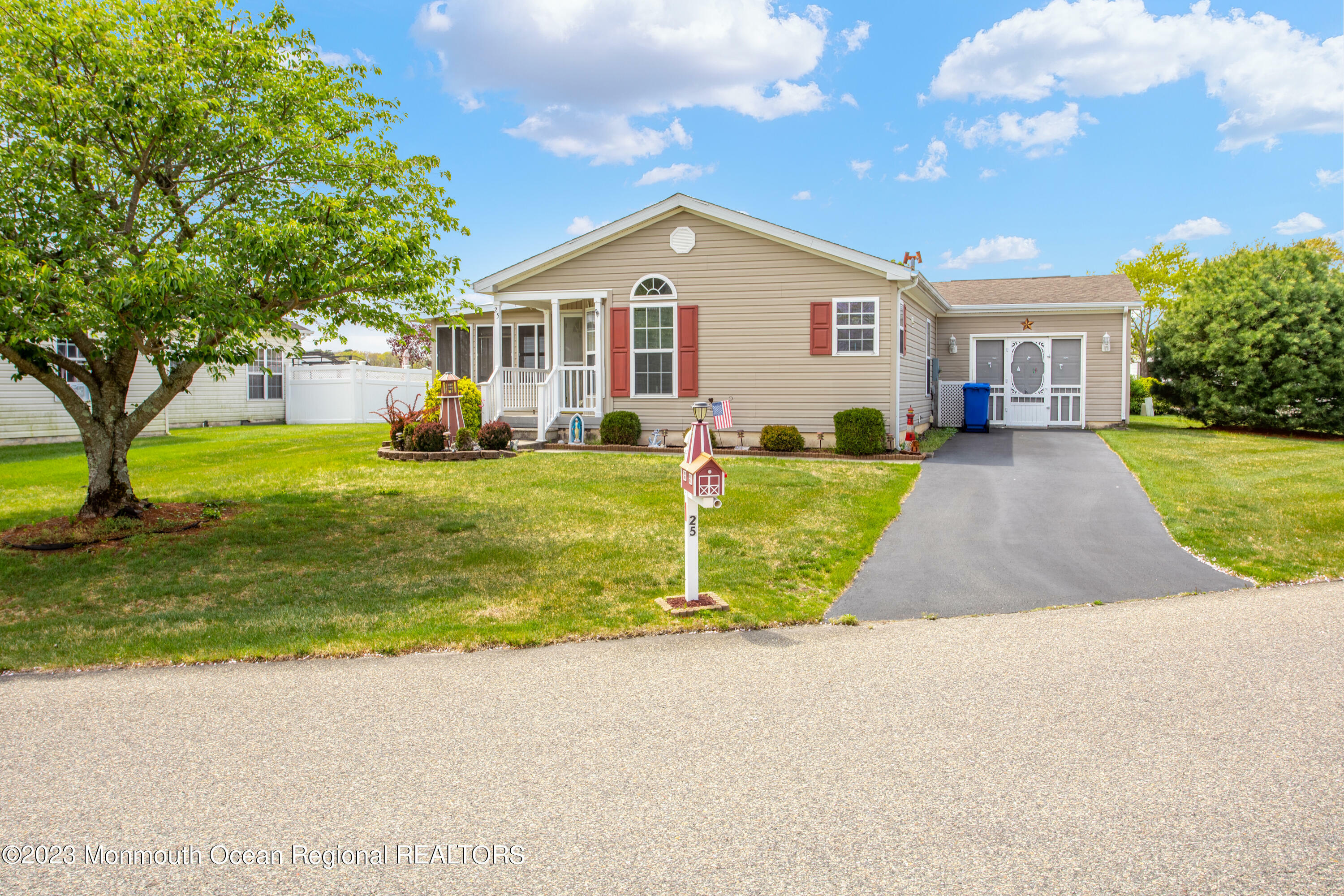 Property Photo:  25 Perrys Lane  NJ 08050 