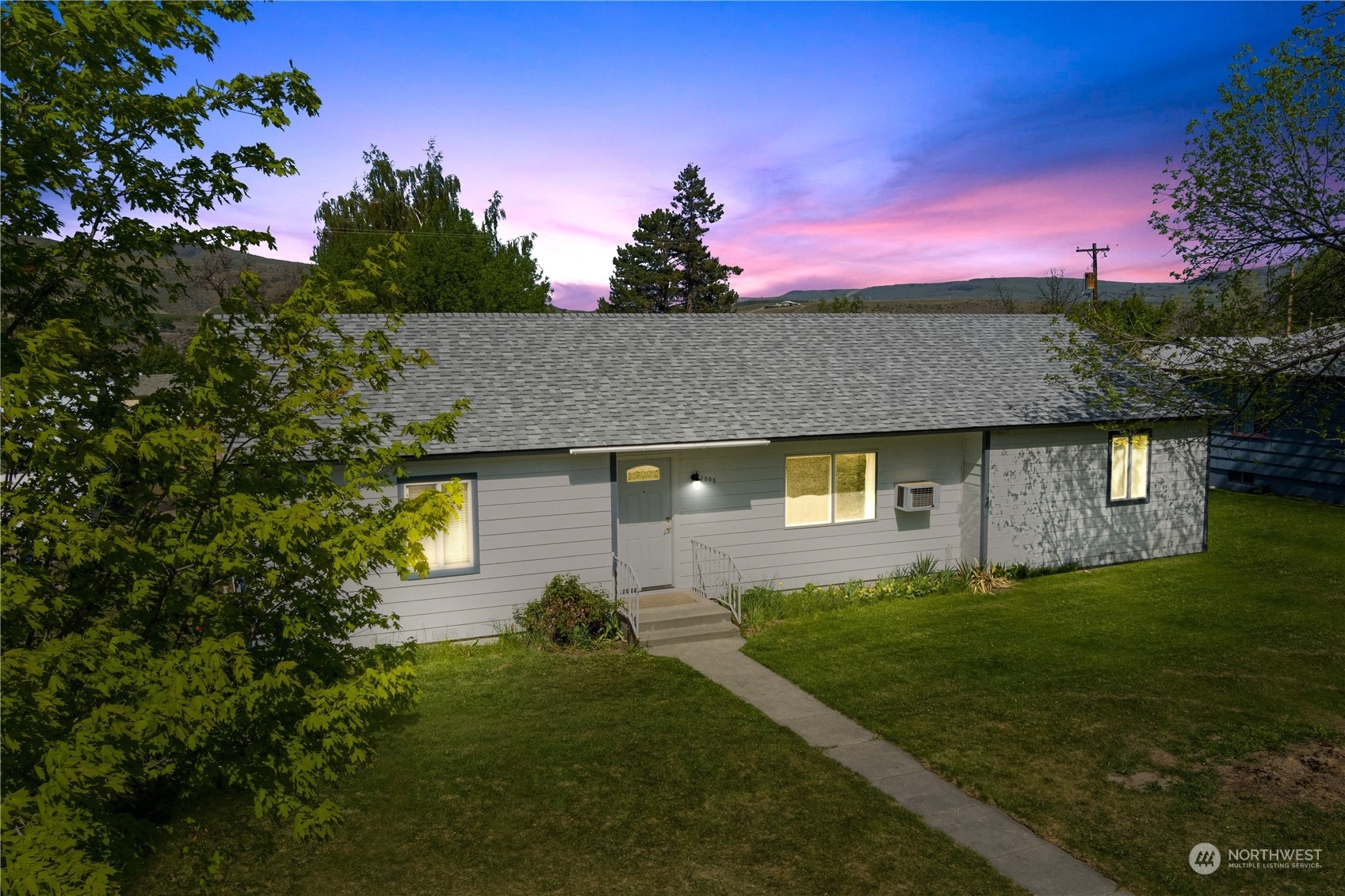 Property Photo:  1805 Raymond Avenue  WA 98813 