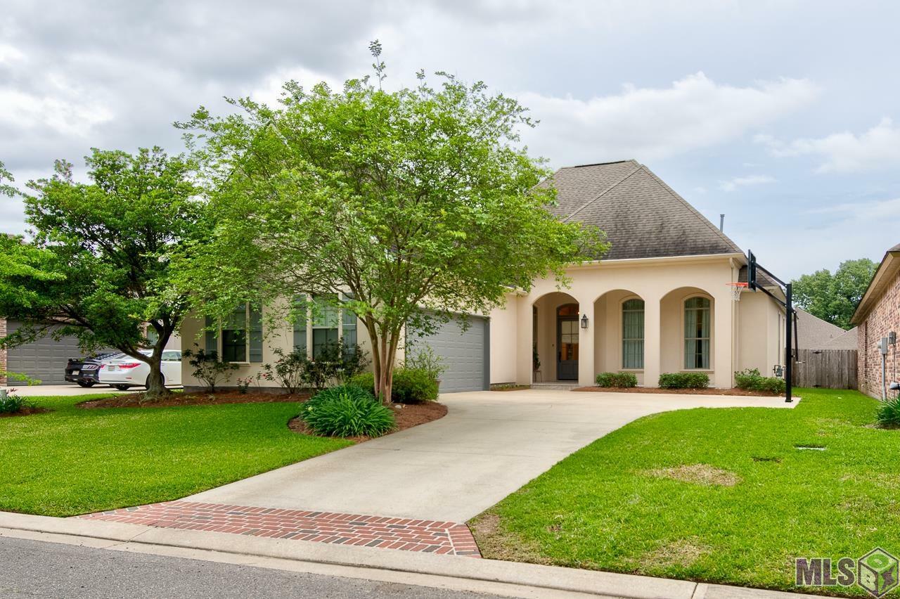 Property Photo: 16157 Woodland Trail Dr LA 70817
