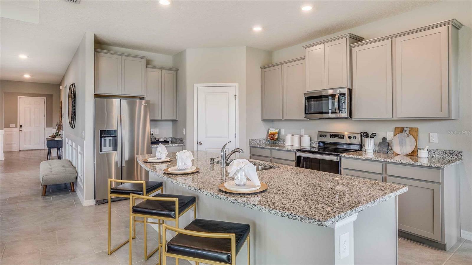 Property Photo: 11011 Tamarack Place FL 34219