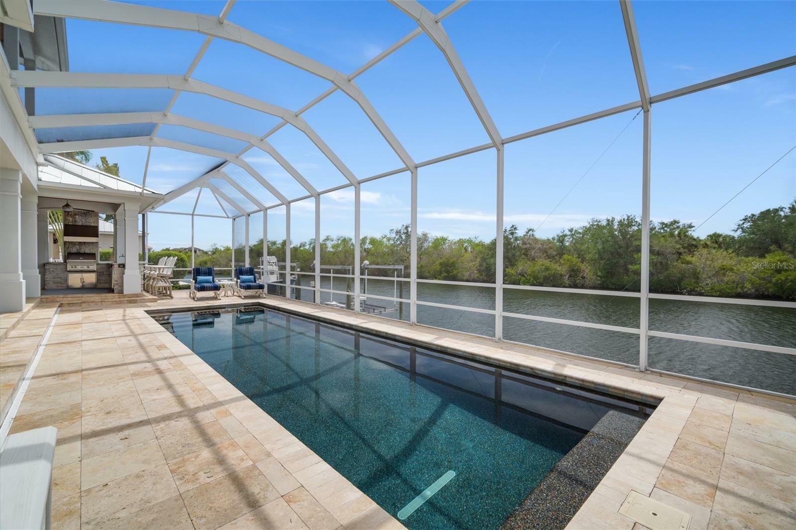 Property Photo: 829 Islebay Drive FL 33572