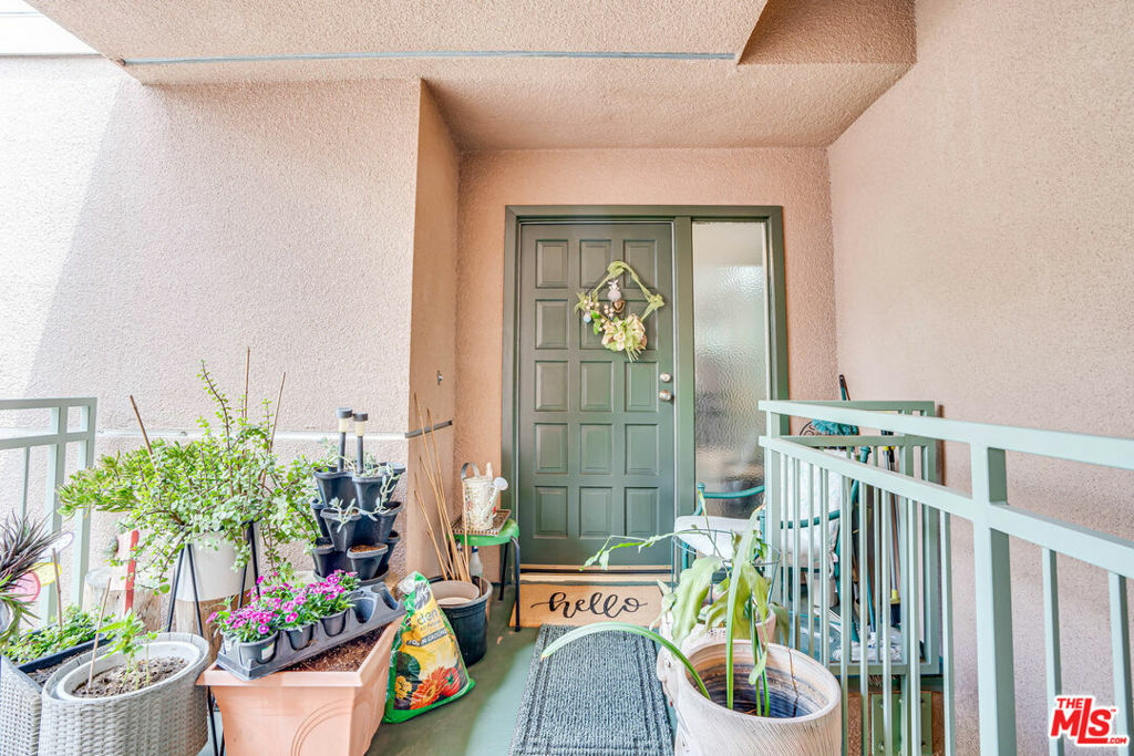 Property Photo:  5301 Balboa Boulevard G4  CA 91316 