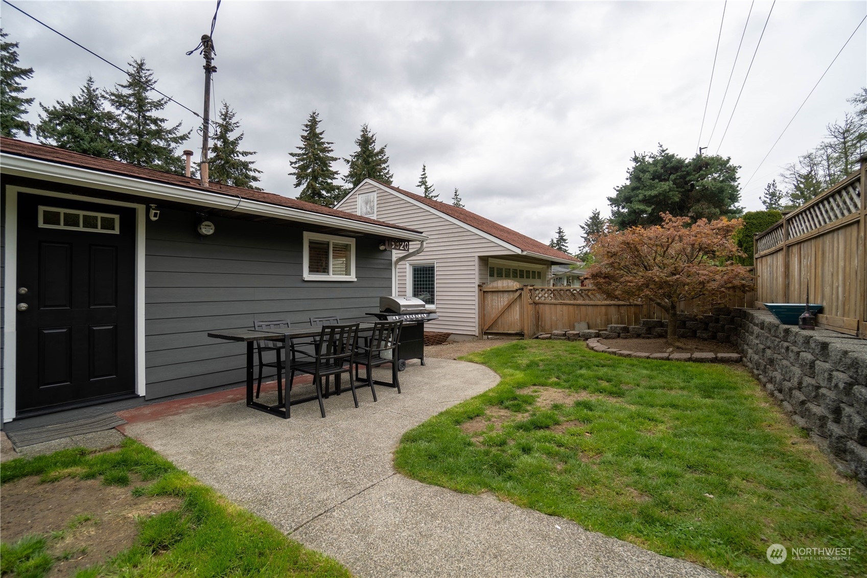 Property Photo:  18820 5th Avenue NE  WA 98155 