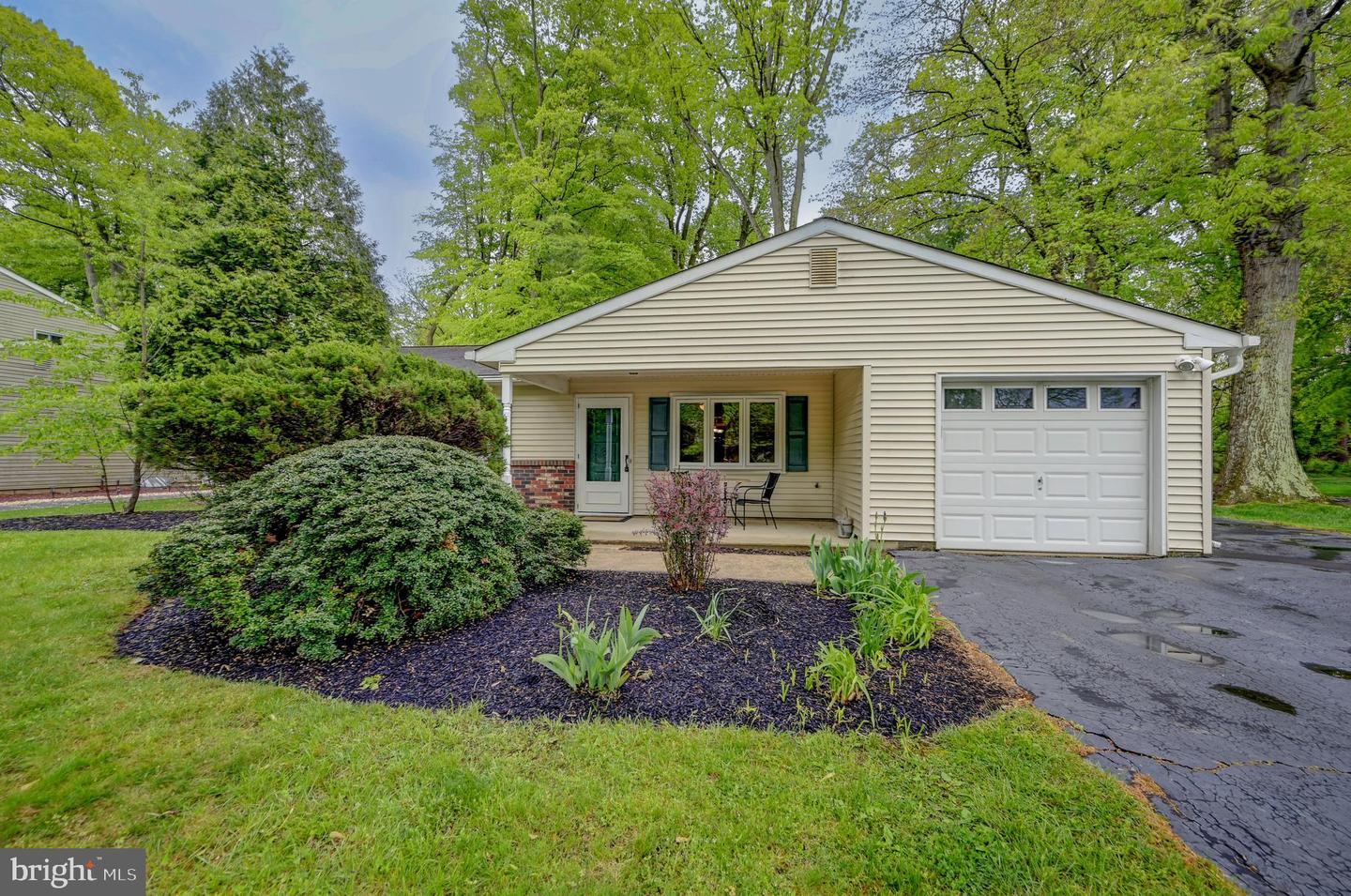 17 Manor House Drive  Trenton NJ 08638 photo