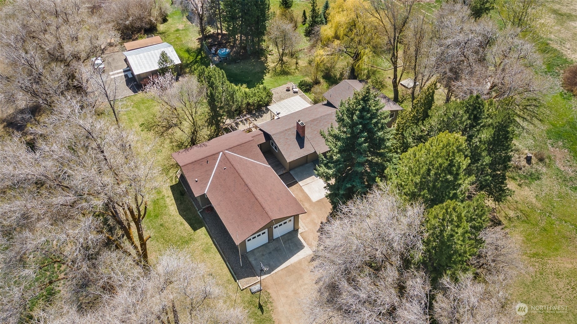 Property Photo:  410 Lyons Road  WA 98926 