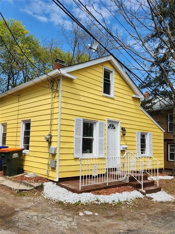 Property Photo:  5 Foster Court  CT 06451 