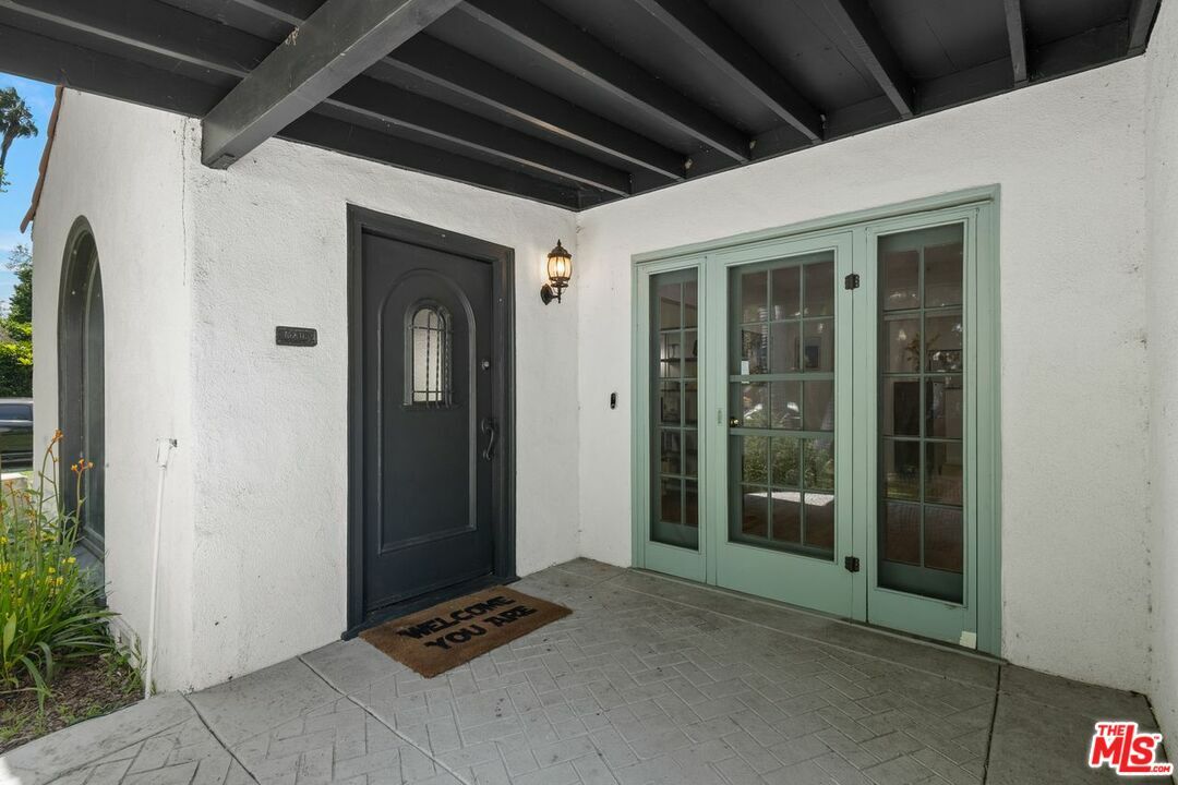 Property Photo: 3720 Glenfeliz Blvd CA 90039