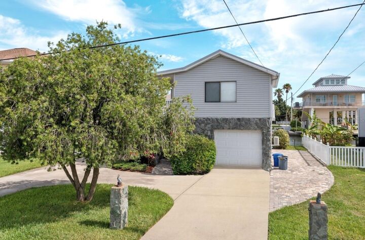 Property Photo: 6609 Seaview Boulevard FL 34667