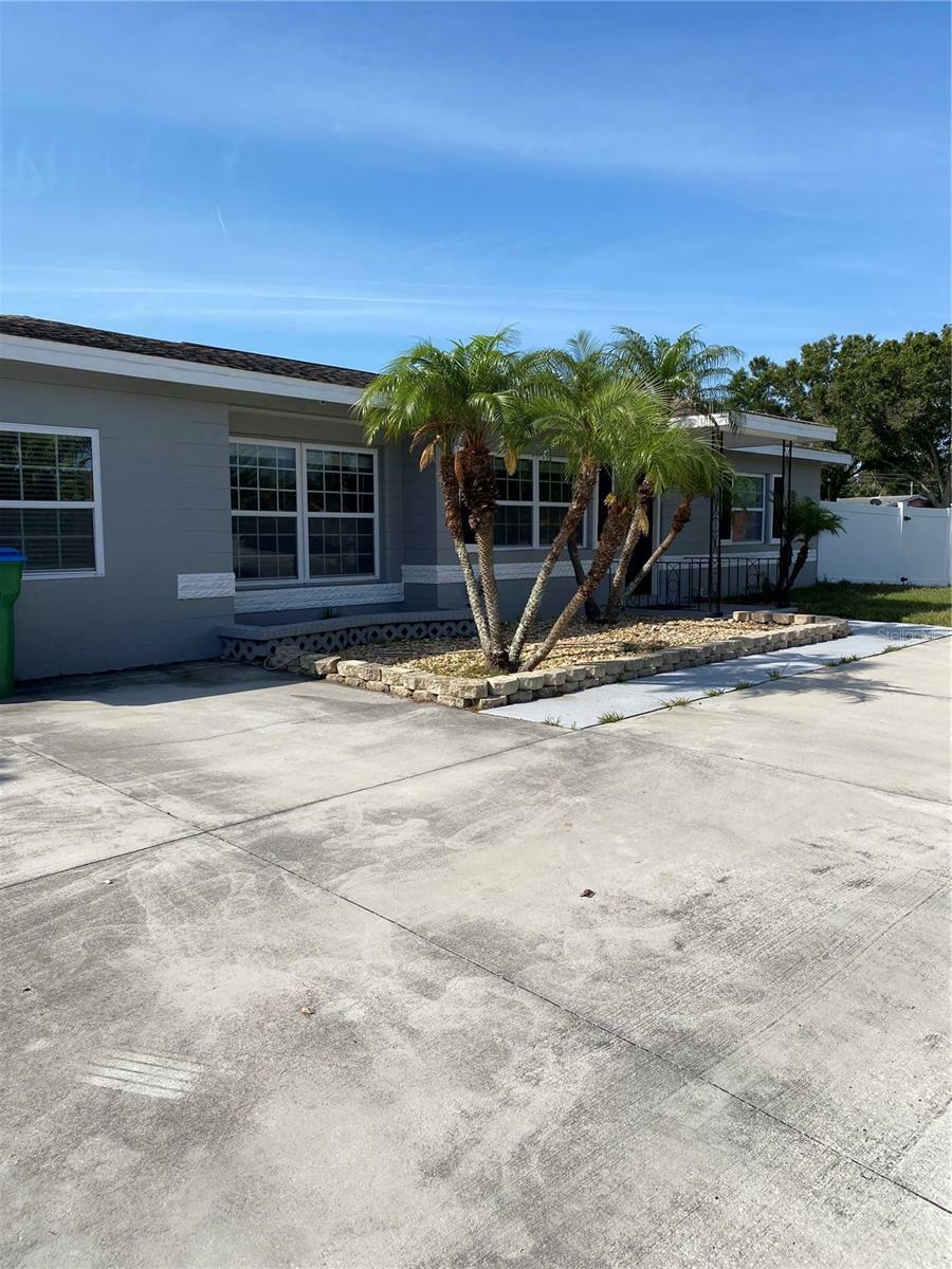 Property Photo: 5730 53rd Avenue N FL 33709