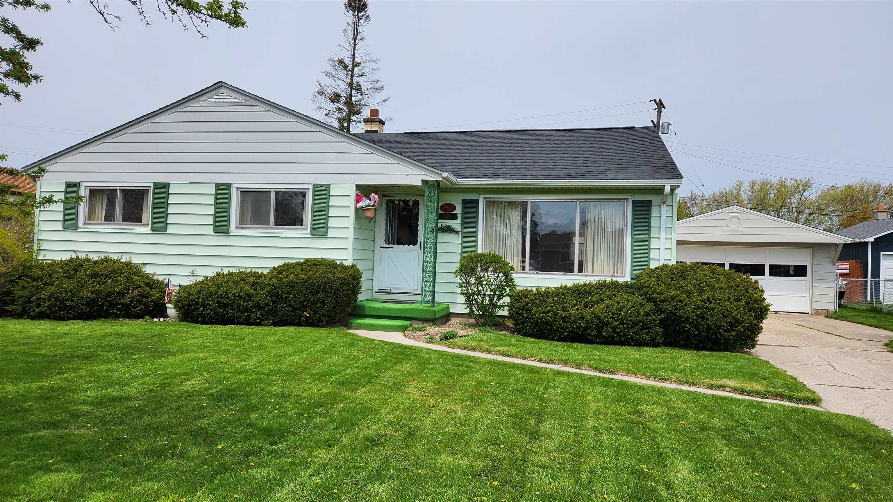 Property Photo:  2812 Agnes Drive  MI 48706 