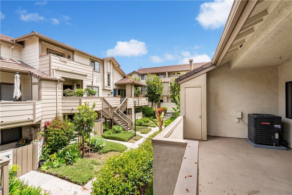 Property Photo: 134 Maegan Place 7 CA 91362