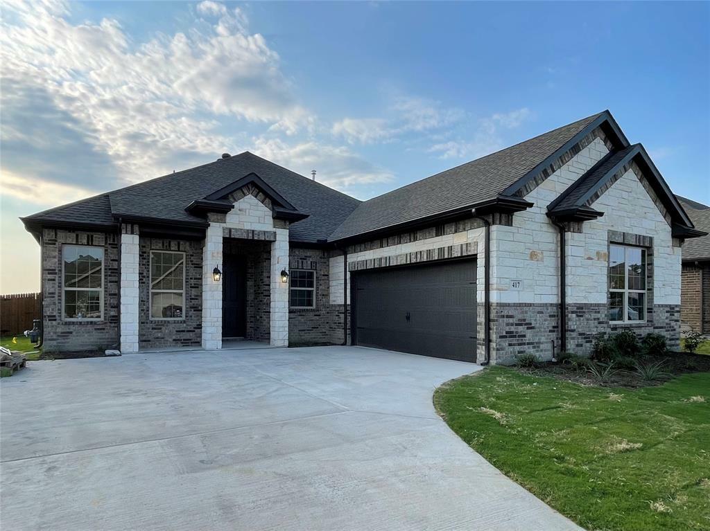 Property Photo: 417 Green Hill Drive TX 75167