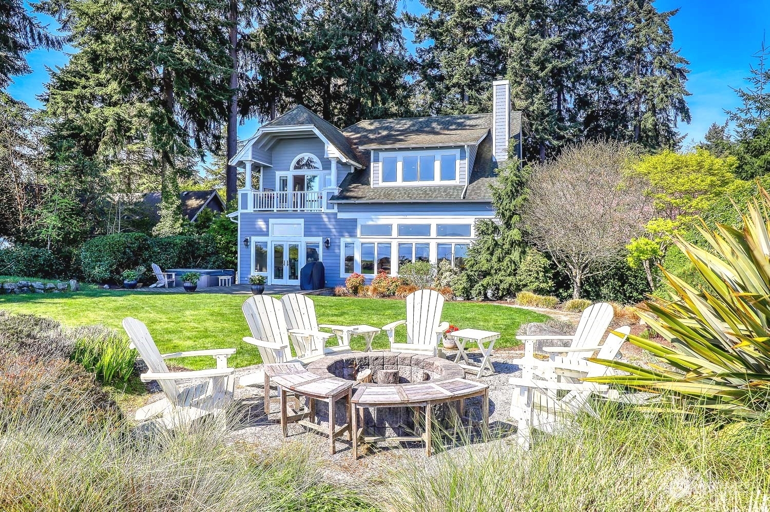 Property Photo:  10668 NE Manor Lane  WA 98110 