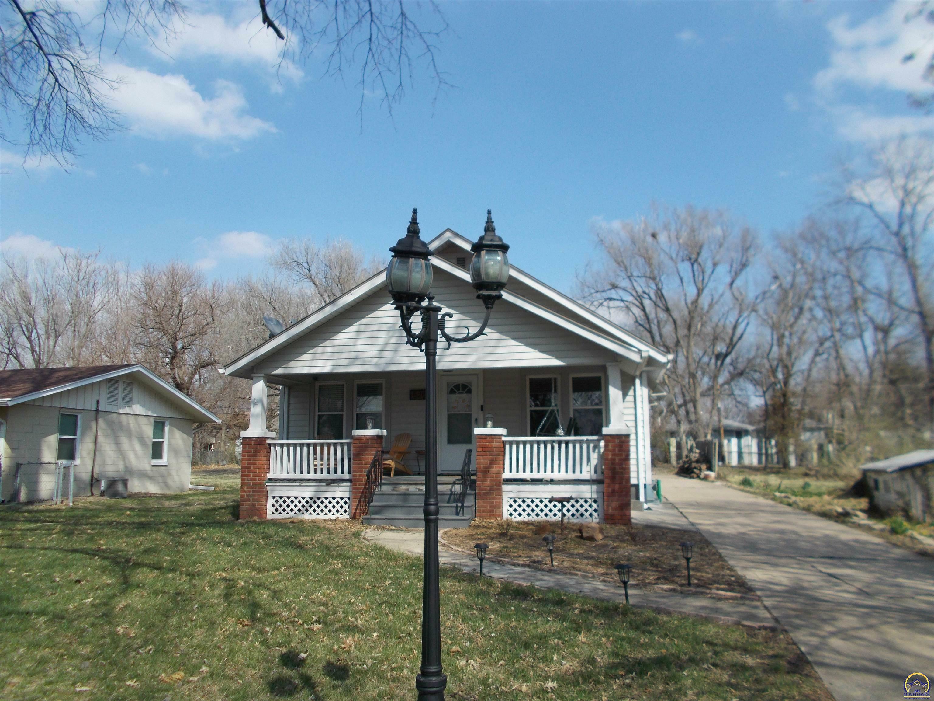 Property Photo: 528 SW Watson Ave KS 66606