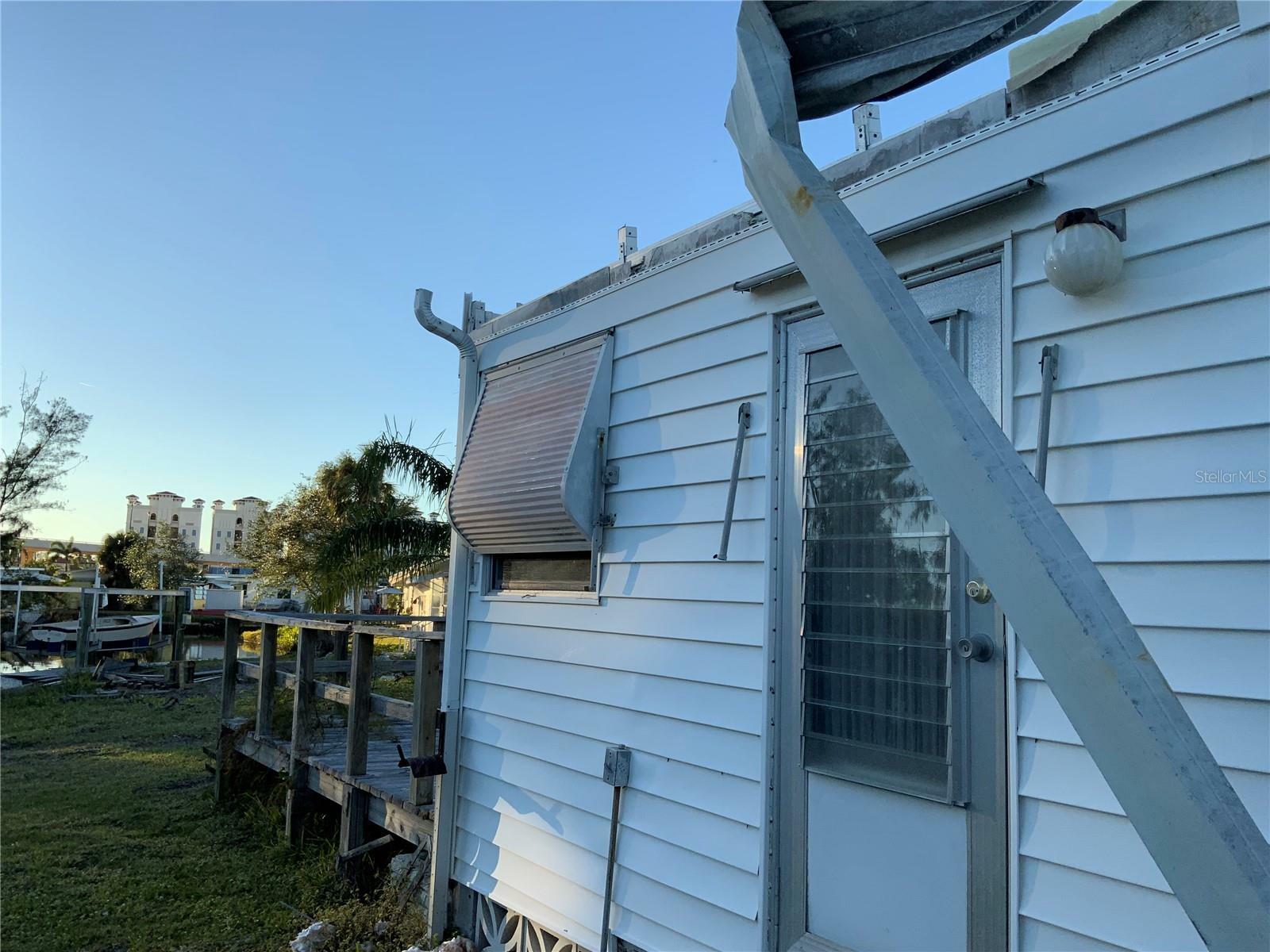 Property Photo: 422 Hatchett Creek Road FL 34285