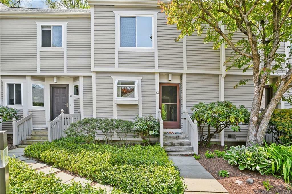 Property Photo: 43 Strathmore Lane 43 CT 06880