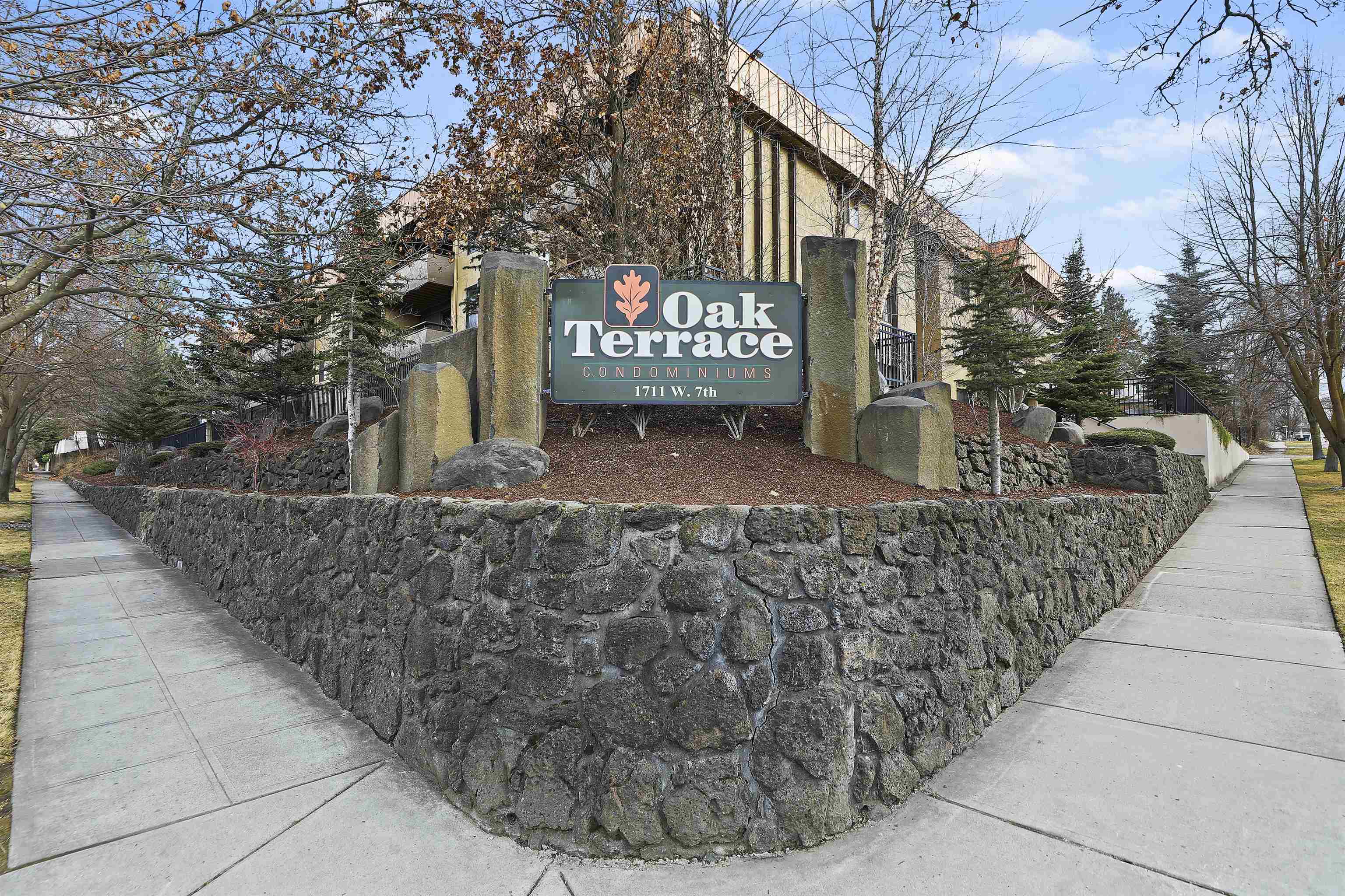 Property Photo: 1711 W 7th Ave 104 WA 99204