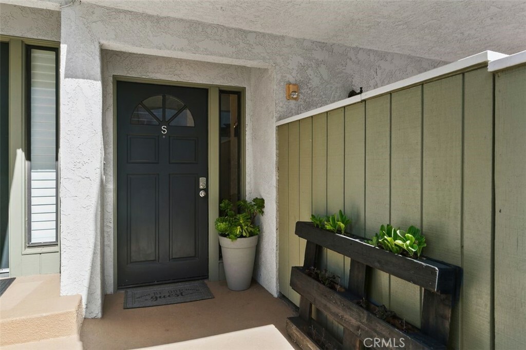 Property Photo:  222 S Irena Avenue S  CA 90277 