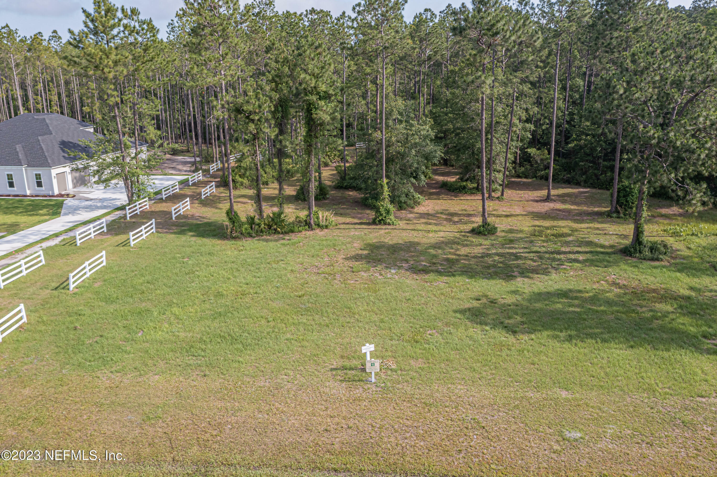 Property Photo: 10129 Breakaway Ct FL 32219