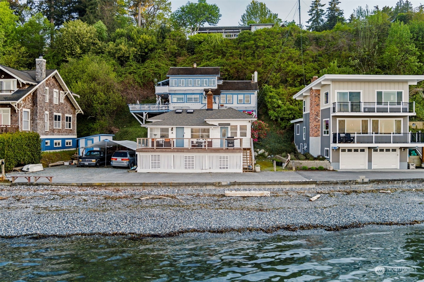 Property Photo:  11003 Rolling Bay Walk NE  WA 98110 