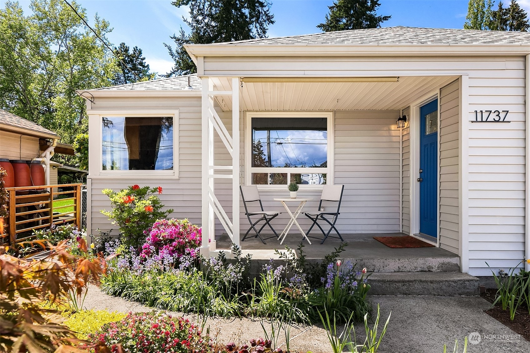 Property Photo: 11737 22nd Avenue NE WA 98125