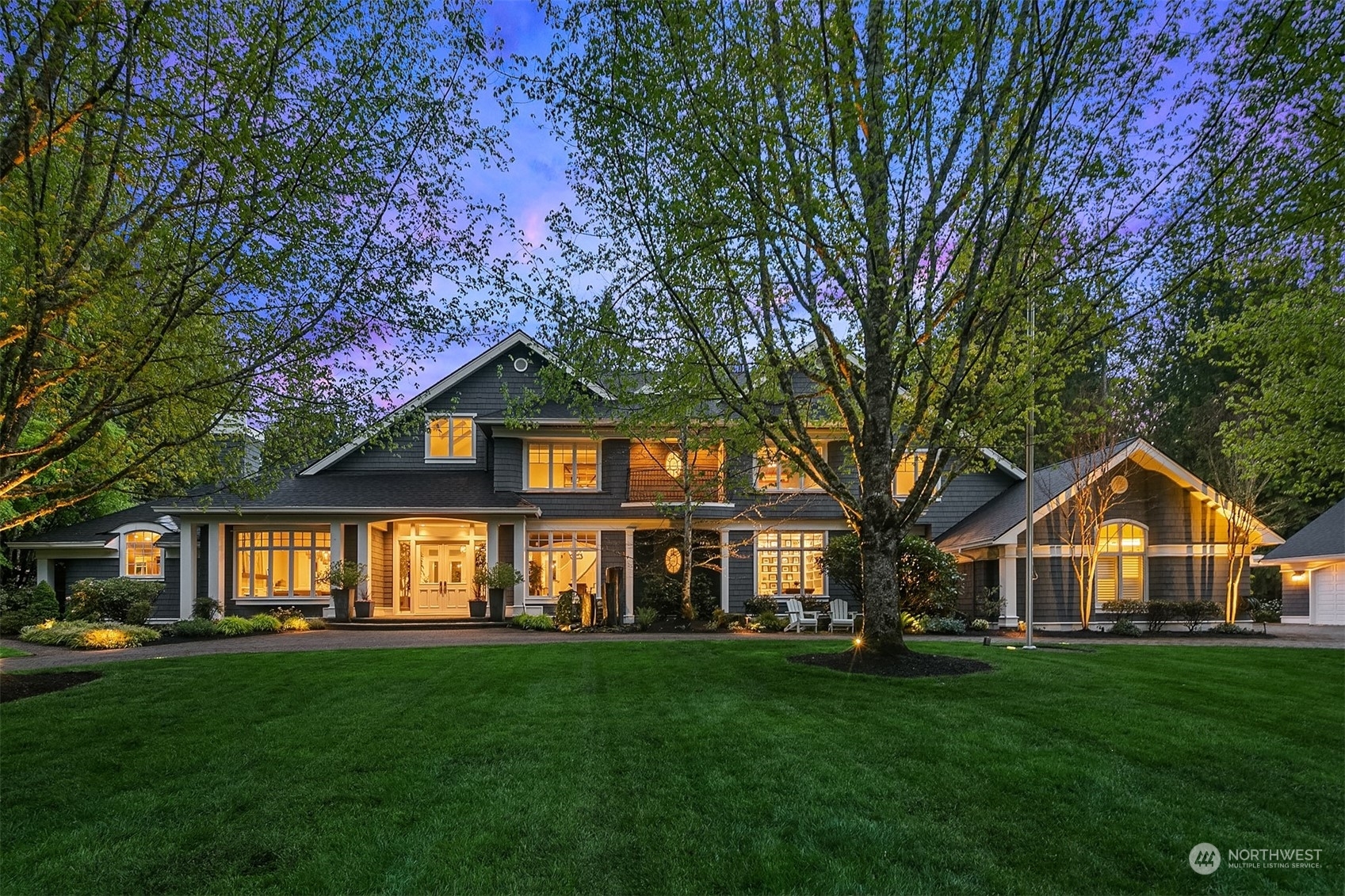 Property Photo: 1123 Treemont Way SE WA 98024