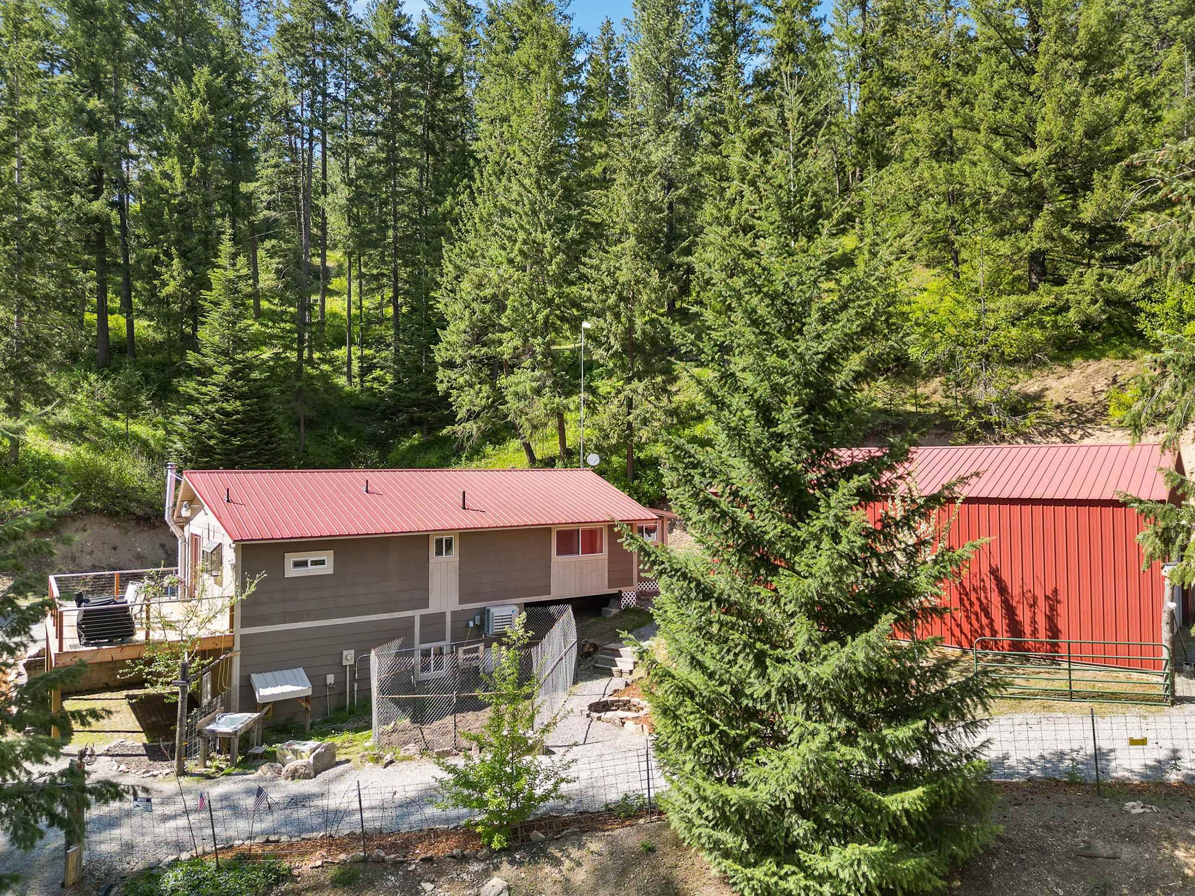 Property Photo: 22707 E Lakeview Rd WA 99025