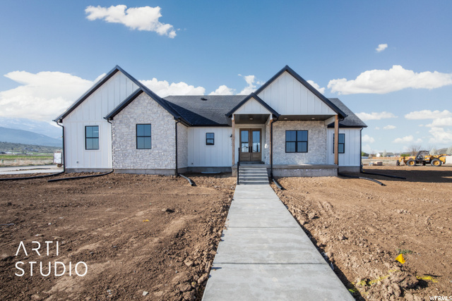 Property Photo: 524 E 690 N UT 84627