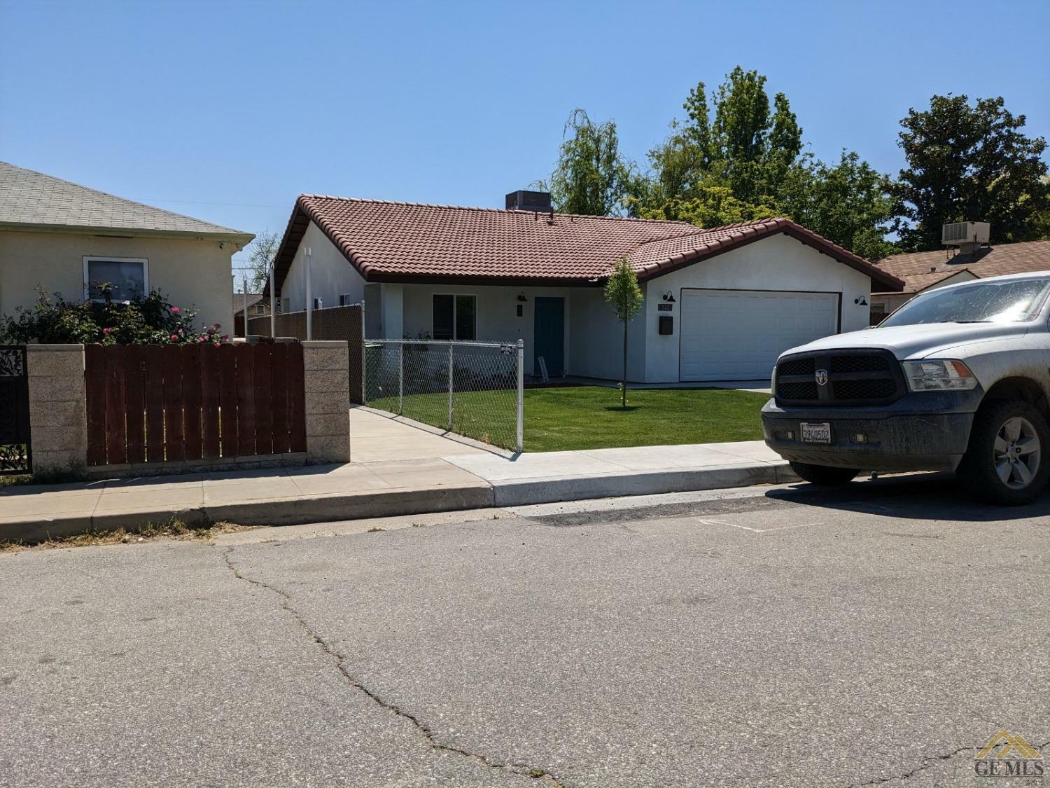 Property Photo: 319 Highland Drive CA 93308