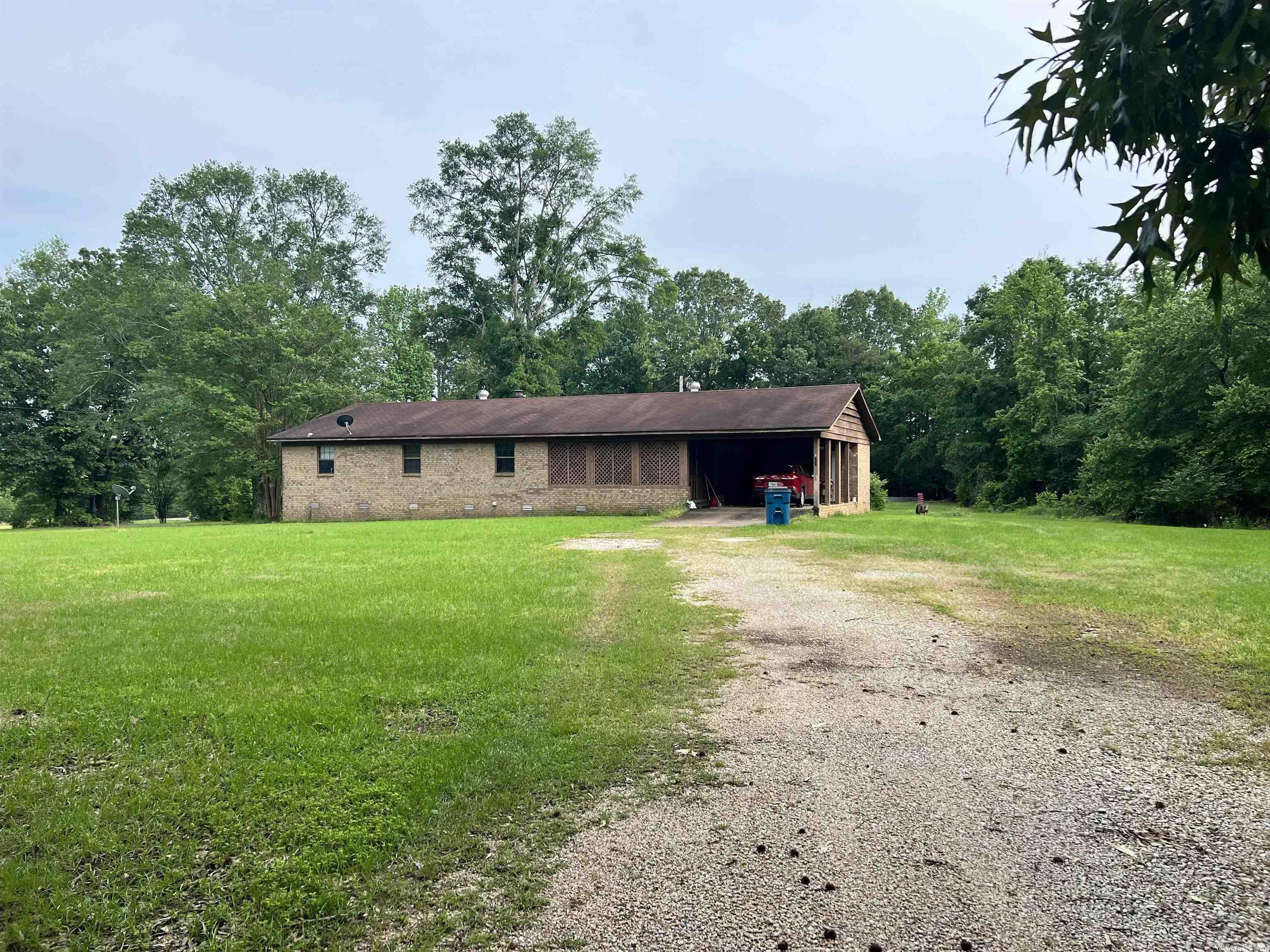 Property Photo: 8701 E Oak Street AR 72015
