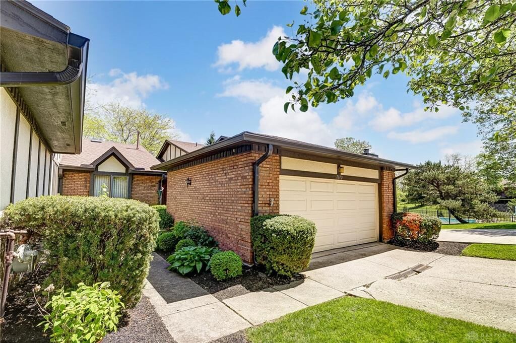 Property Photo: 7072 Fallen Oak OH 45459