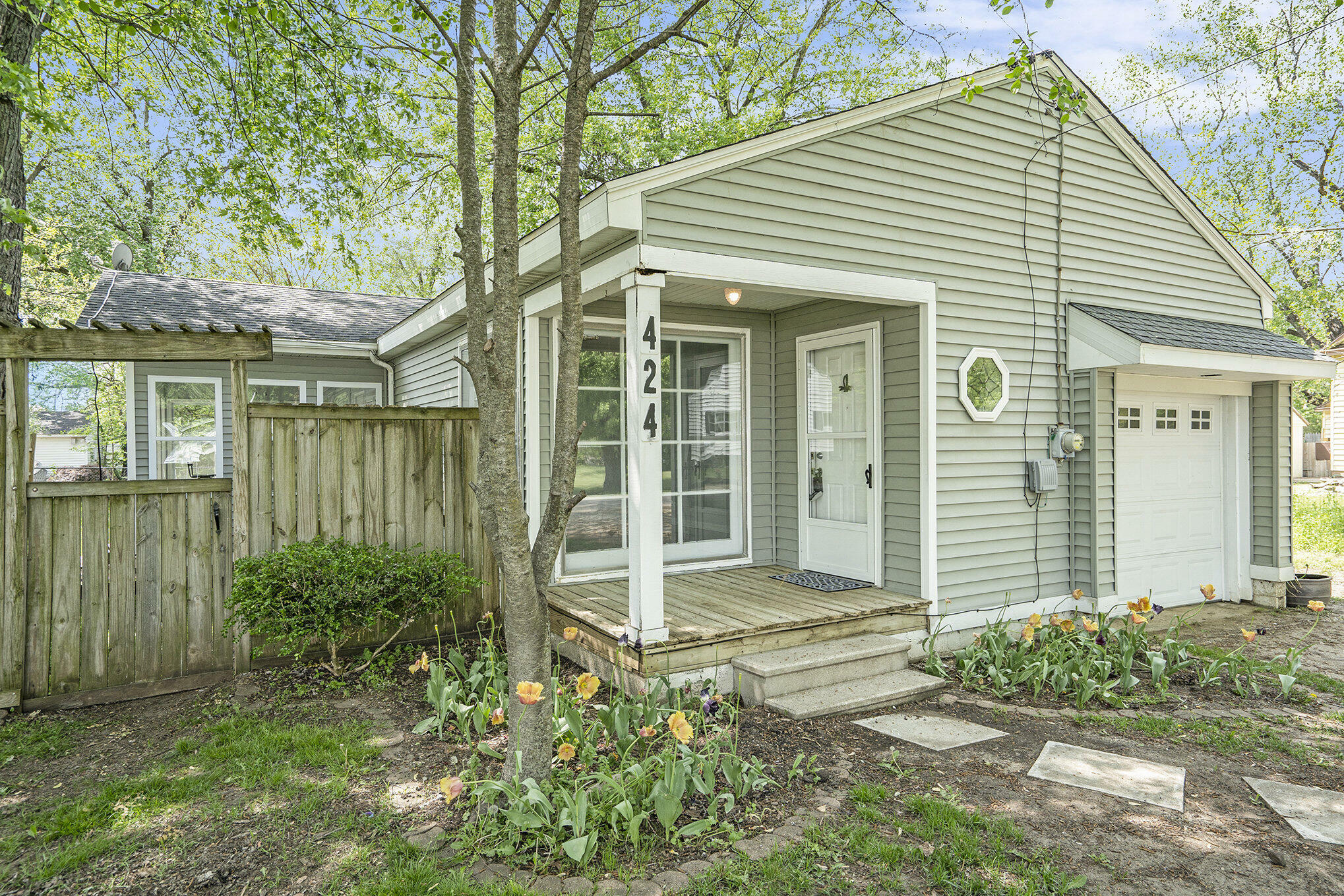 Property Photo: 424 Frederick Street MI 49048
