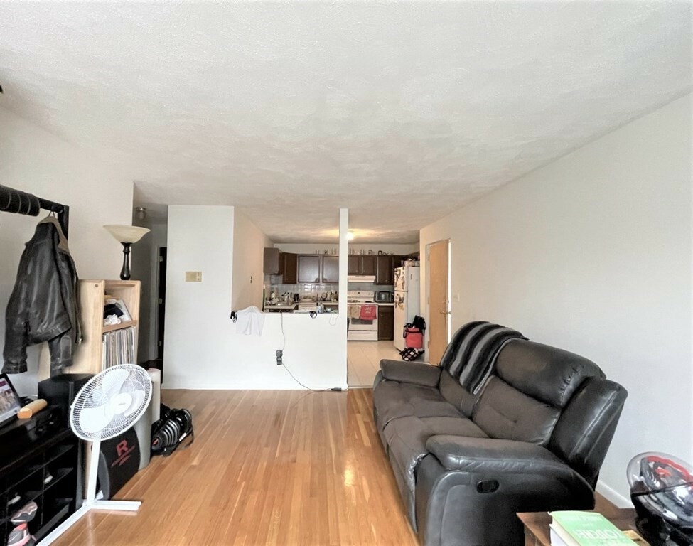 Property Photo: 6 McLean Pl 5 MA 02140