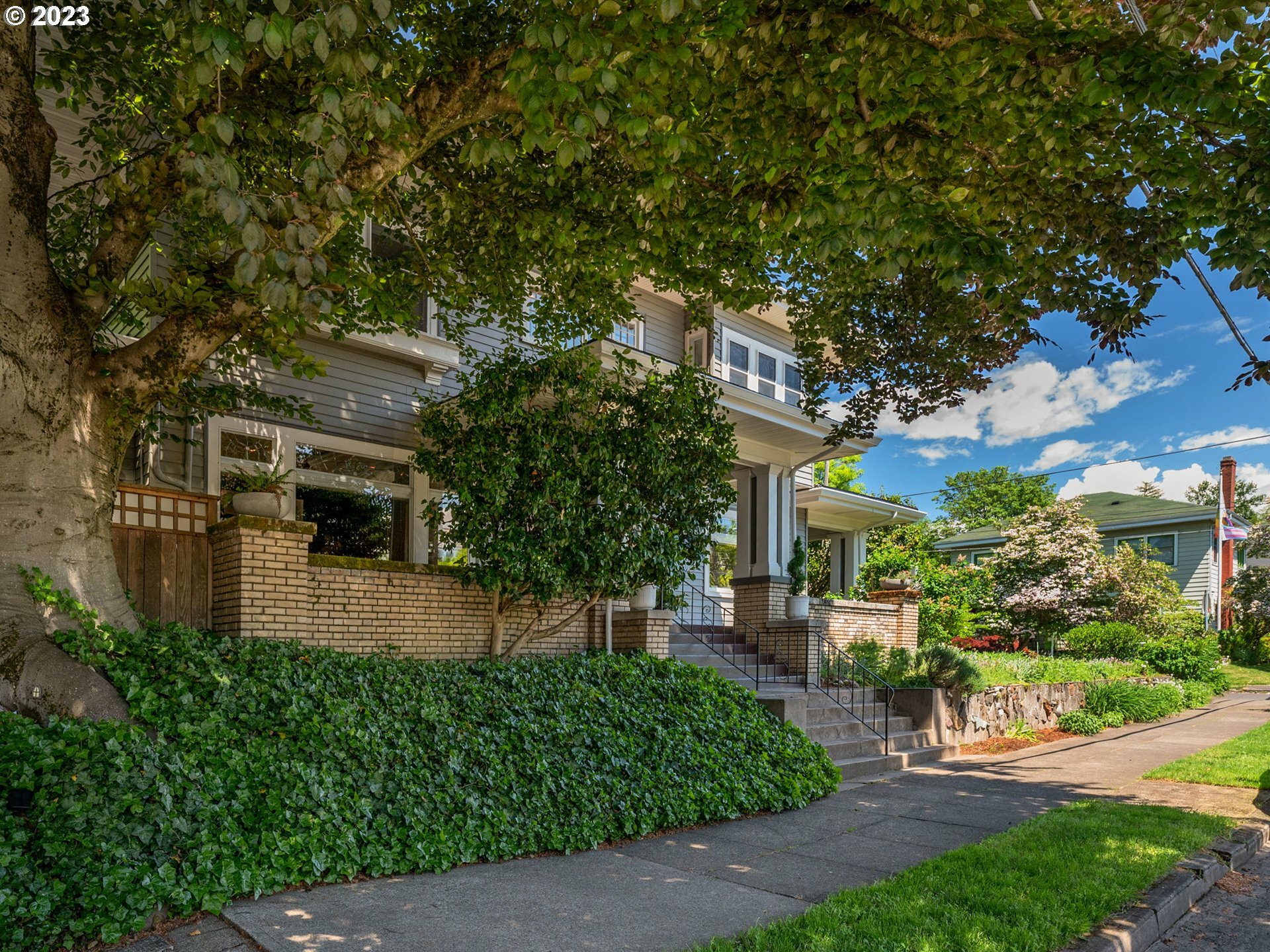Property Photo: 2229 SE Market St OR 97214