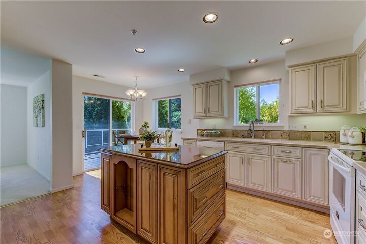 Property Photo:  4161 Providence Point Drive SE  WA 98029 