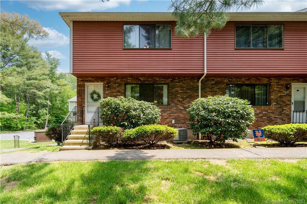 Property Photo: 627 Churchill Drive 627 CT 06111