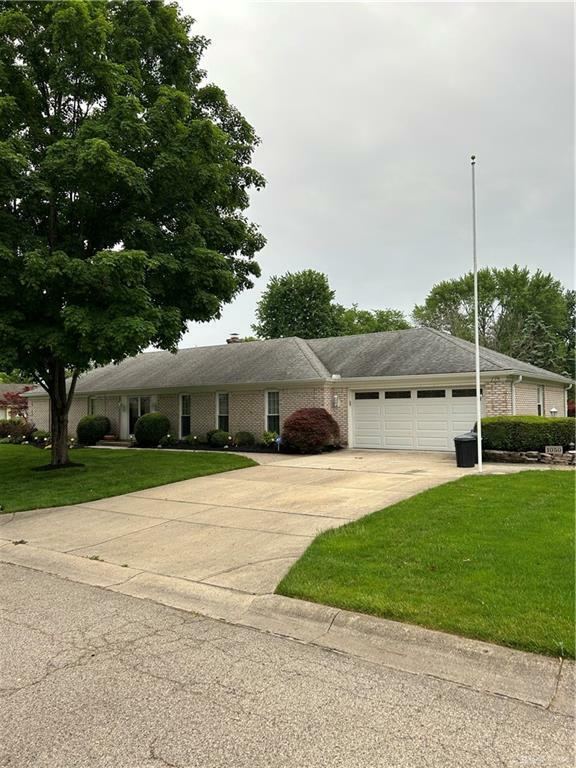 1050 Hyde Park Drive  Dayton OH 45429 photo