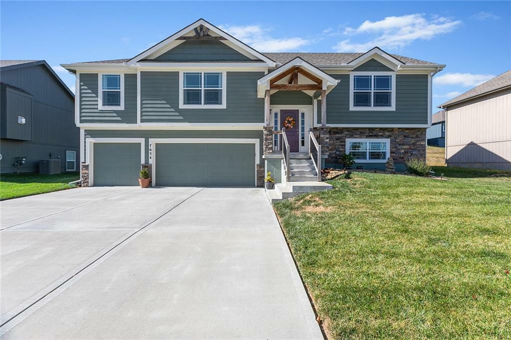 Property Photo: 7634 N Cypress Avenue MO 64119